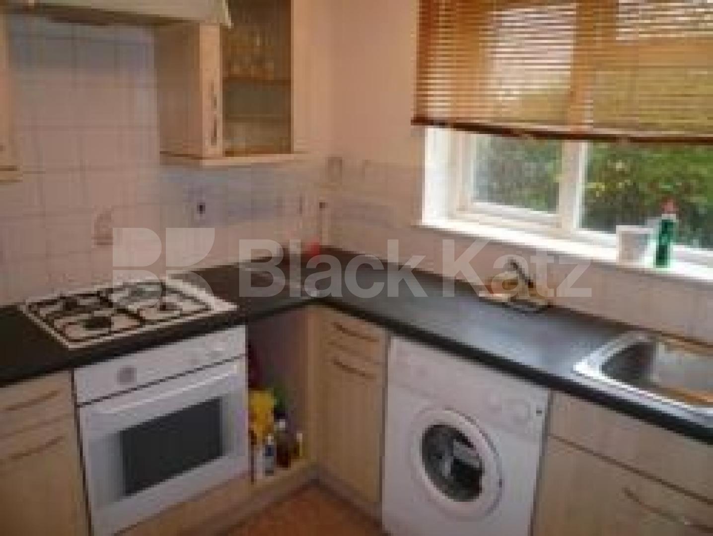 			2 Bedroom, 1 bath, 1 reception Flat			 Bailey Close, BOUNDS GREEN N11